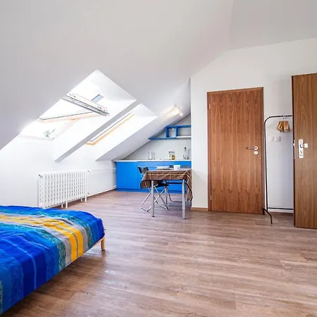 Blue President ברטיסלאבה